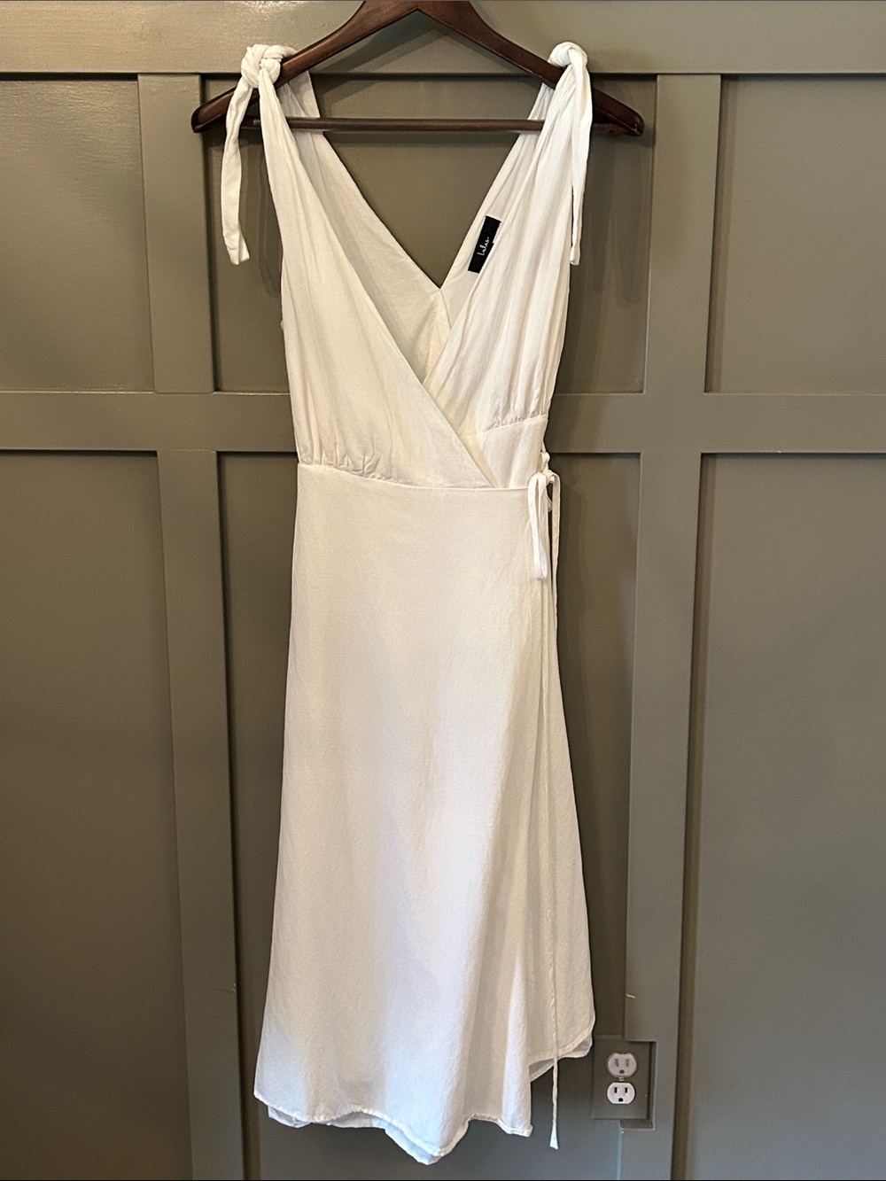 Lulus Charming Tendencies White Surplice Wrap Midi Dress Size Medium